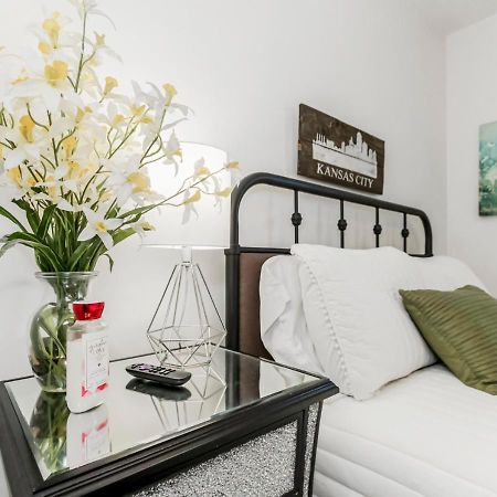 Becky & Marvels 420 Stay - Private Room Kansas City Exterior foto